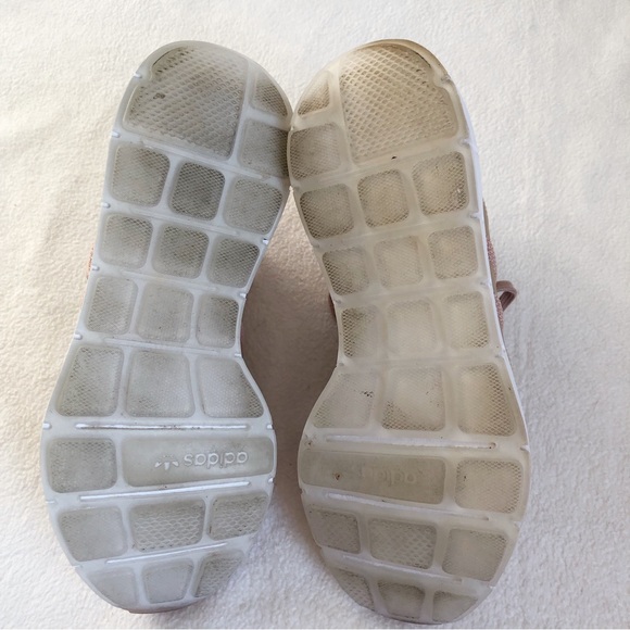 Adidas Swift Run Women’s Ashpea & White Sneaker Running Shoe, size 9 Medium - Picture 14 of 16